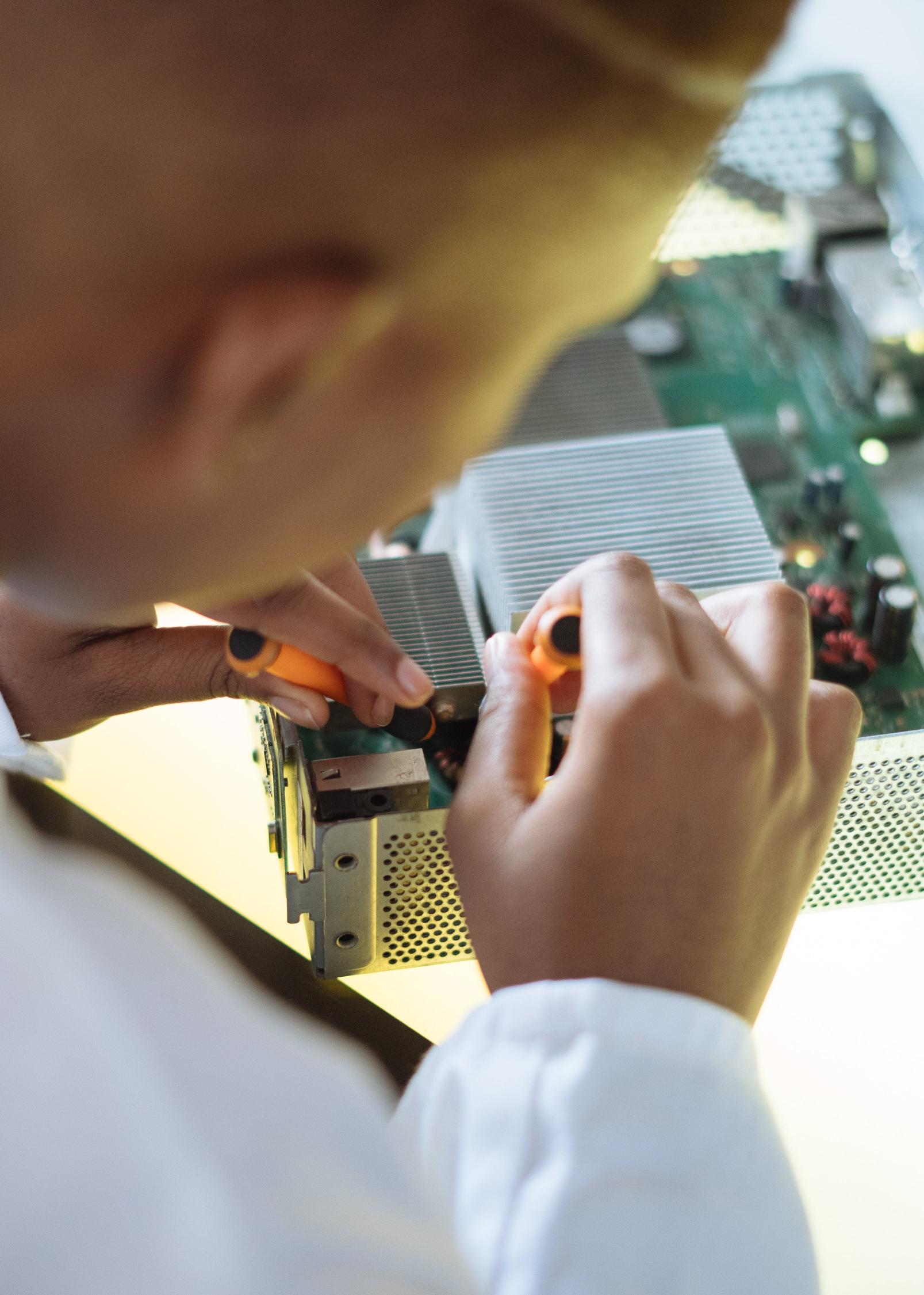 Roboty do inspekcji przemysłowej: efektywność i precyzja w kontroli jakości